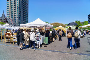 Let’s Look for Handmade Goods and Antiques at “Mojiko Grand Market”!