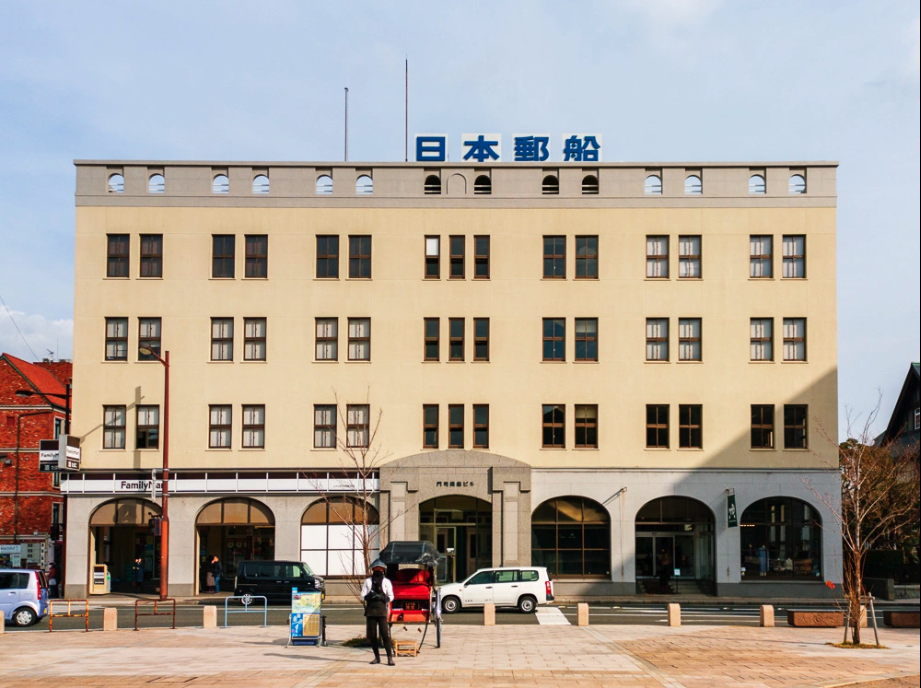 Moji Yusen Building: The Charm of Retro Architecture Reminiscent of the Ship Travel of Bygone Days