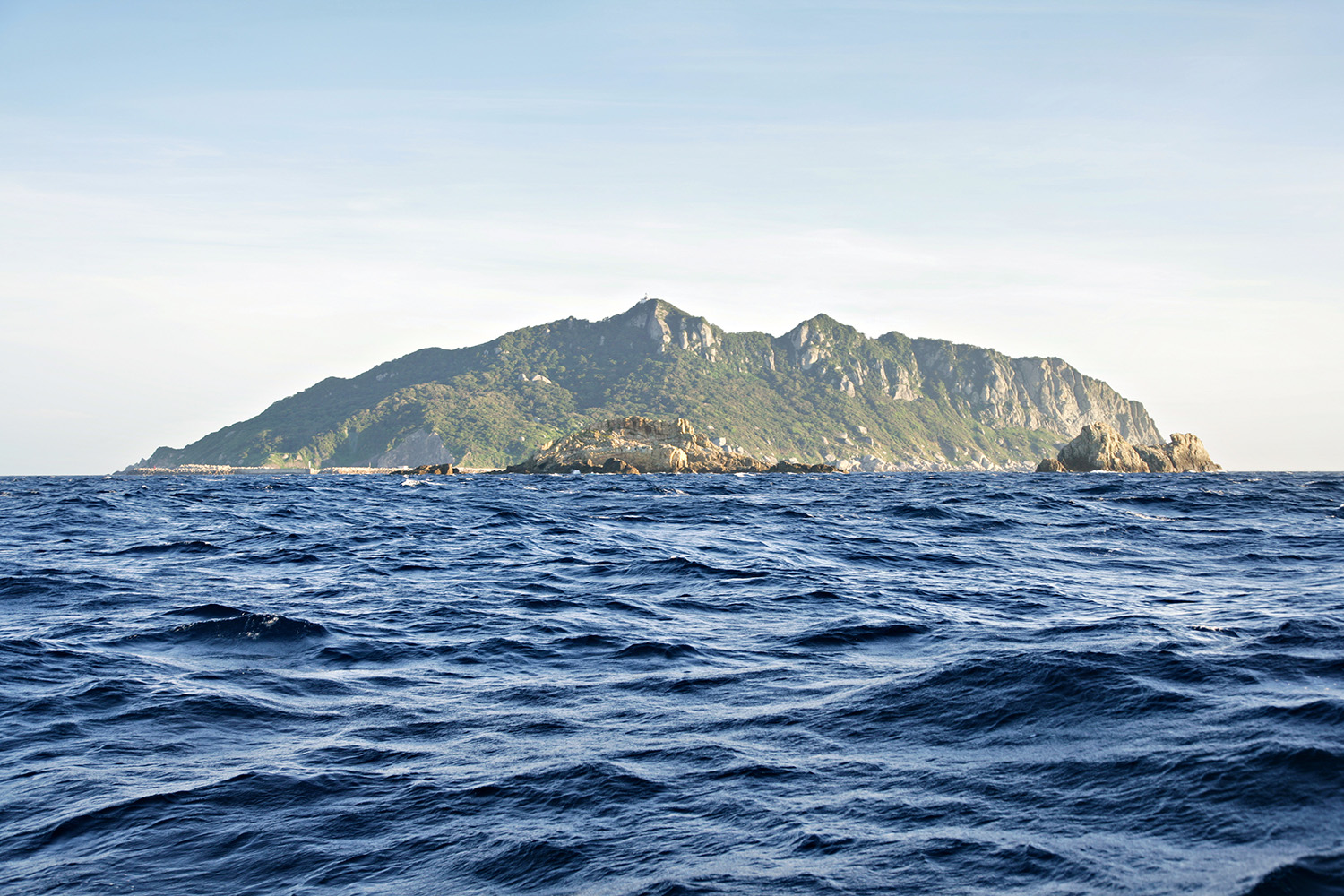 Okinoshima Island: Still Off-Limits to Women! A "Sacred Island Where Gods Dwell" That Conceals Ancient Romance